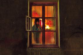 Ludzi, jak króliki w klatkach, razem z domami oddają.