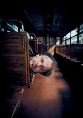 Arkadiusz Jakubik, absolwent wydziału aktorskiego we Wrocławiu, jest laureatem wielu nagród.