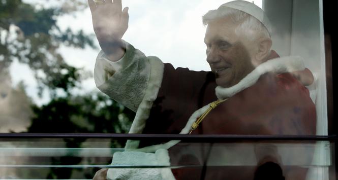 Benedykt XVI przestanie być papieżem 28 lutego 2013 r. o godzinie 20.00.