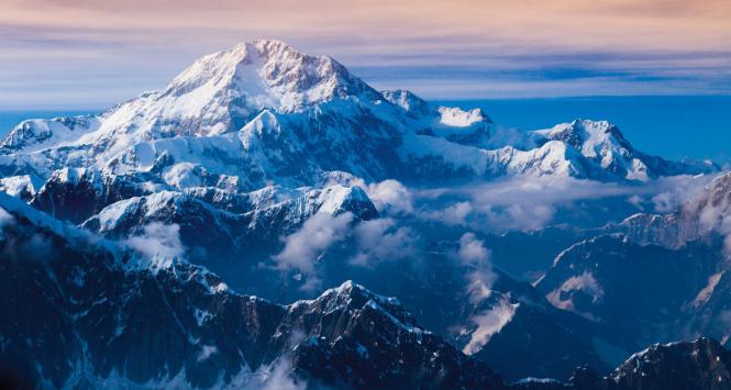 Najwyższa góra Ameryki Północnej (6190 m n.p.m.) znajduje się na Alasce i oficjalnie znów nazywa się Mount McKinley.