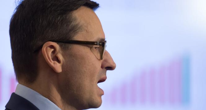 Morawiecki zapowiada wprowadzenie nowych kryteriów lokowania inwestycji, wśród których po raz pierwszy mają się znaleźć dobre warunki zatrudnienia.