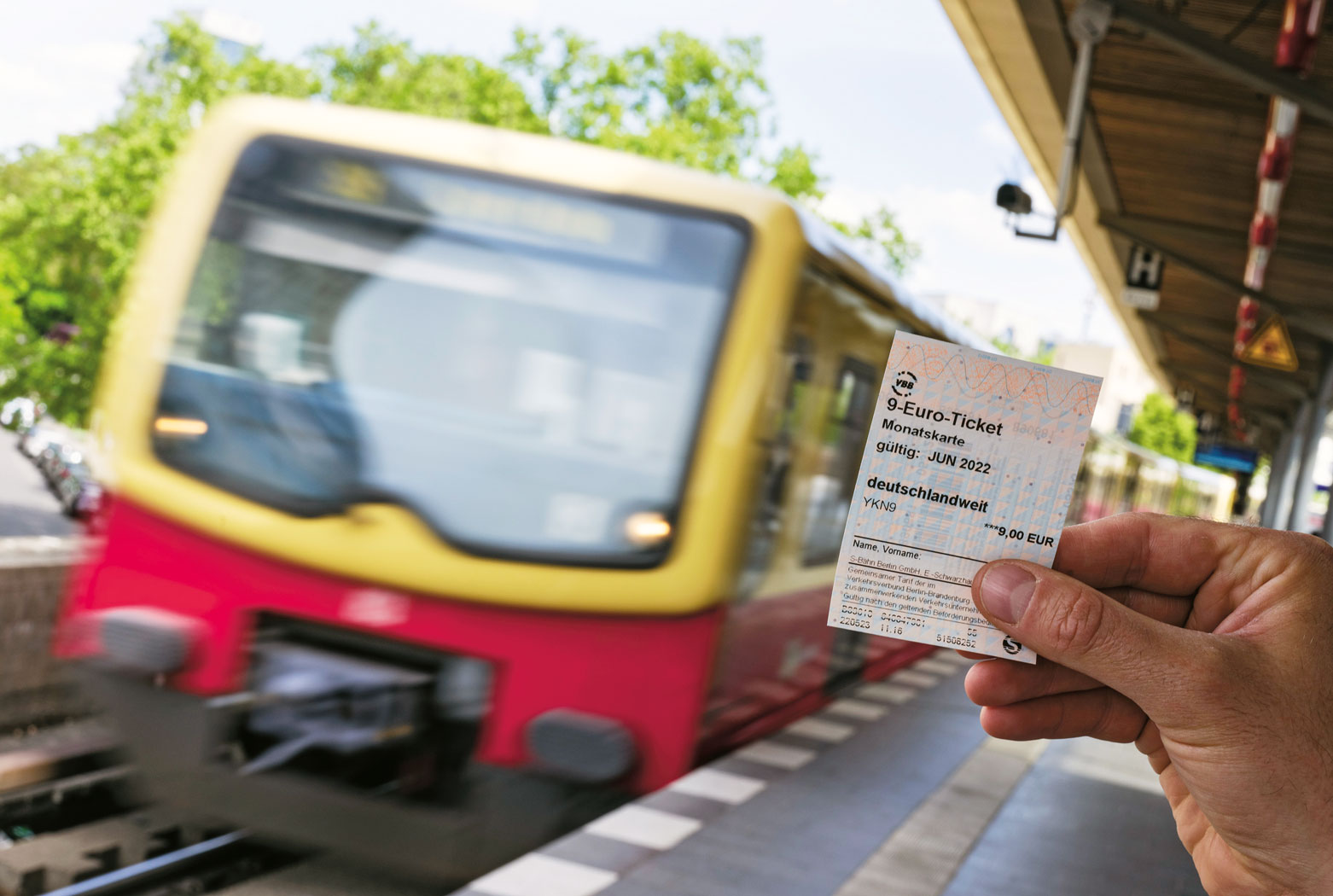 1 czerwca wprowadzono w Niemczech bilet miesięczny,za 9 euro upoważnia do korzystania miejskiego