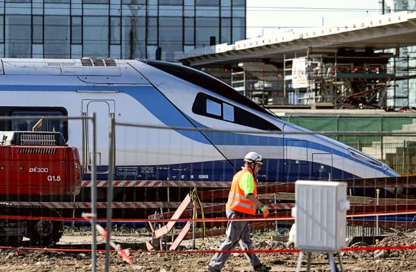 Kolejarze w dobrym nastroju. A bilet z Krakowa do Kołobrzegu już za ponad 400 zł