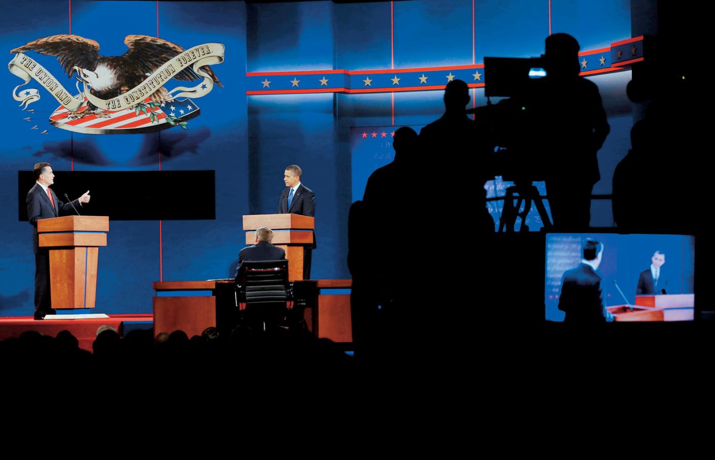 Pierwsza debata w tej kampanii. Romney przez półtorej godziny był stale uśmiechnięty i pewny siebie, Obama stał ze wzrokiem zatopionym w notatkach