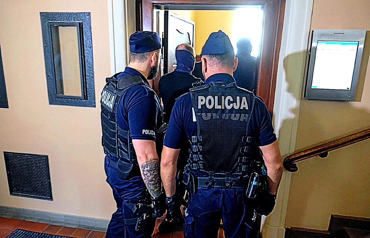 Poznań. Oskarżony ws. porwania 14-latki został doprowadzony do sądu, 25 lipca 2022 r.