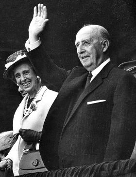 Generał Franco z żoną Carmen Polo