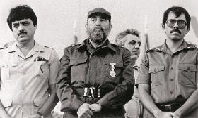Koniec lat 70. ub. wieku; od lewej – Sergio Ramirez, Fidel Castro i Daniel Ortega.