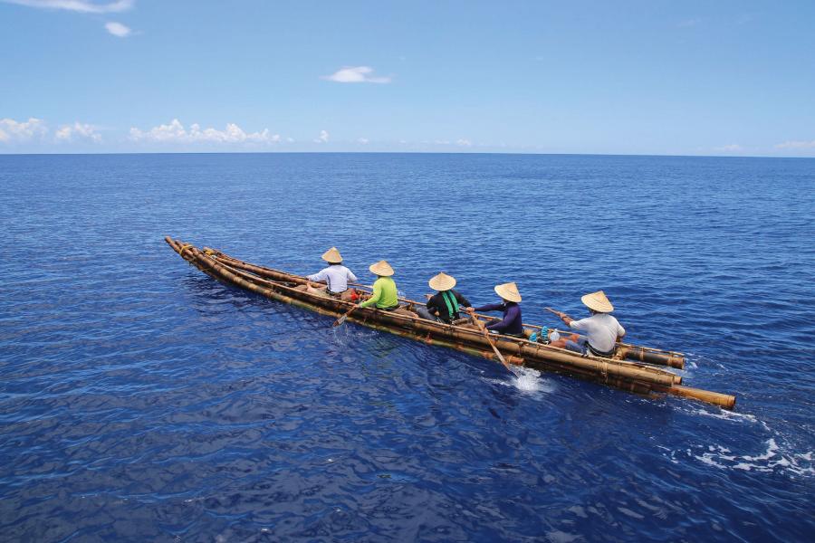 Ludzie pływali łodziami z Wysp Japońskich na sąsiednie archipelagi już 30 tys. lat temu. Na zdj. zrekonstruowana dłubanka, którą w 2019 r. pięcioro ludzi popłynęło z Tajwanu na japońskie wyspy Riukiu.