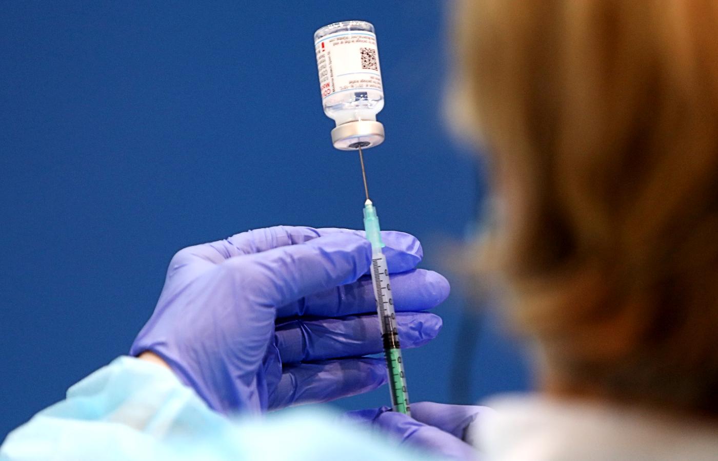 Szczepienie w punkcie szczepień powszechnych w Olkuszu