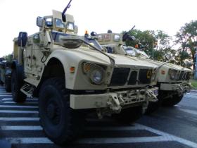 Transporter Rozpoznania Inżynieryjnego – prawdopodobnie najstarszy konstrukcyjnie polski wóz na defiladzie – z lat 70.