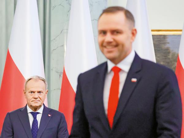 Podstawowym narzędziem szantażu stały się seryjnie ogłaszane weta, które miały sparaliżować aktywność gabinetu Tuska.