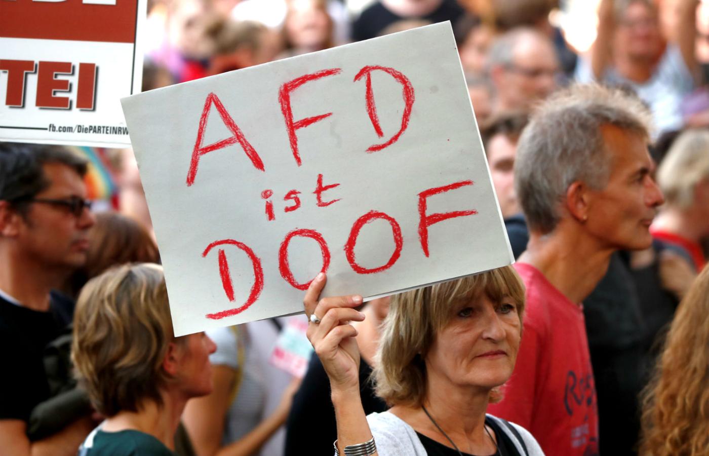 „AfD jest głupia”. Protest przeciwko prawicowemu ekstremizmowi w Kolonii AfD we wrześniu 2018 r.