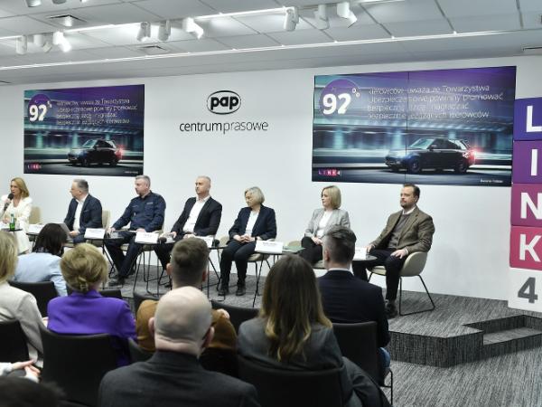 LINK4 docenia Dobrych Kierowców – trwa kampania promująca bezpieczna jazdę.