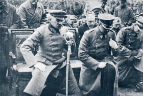 Podczas mszy, 1919 r.