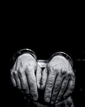 Jeśli na miejscu zdarzenia nie ma śladów linii papilarnych oskarżonego, to nie znaczy, że go w tym miejscu nie było.