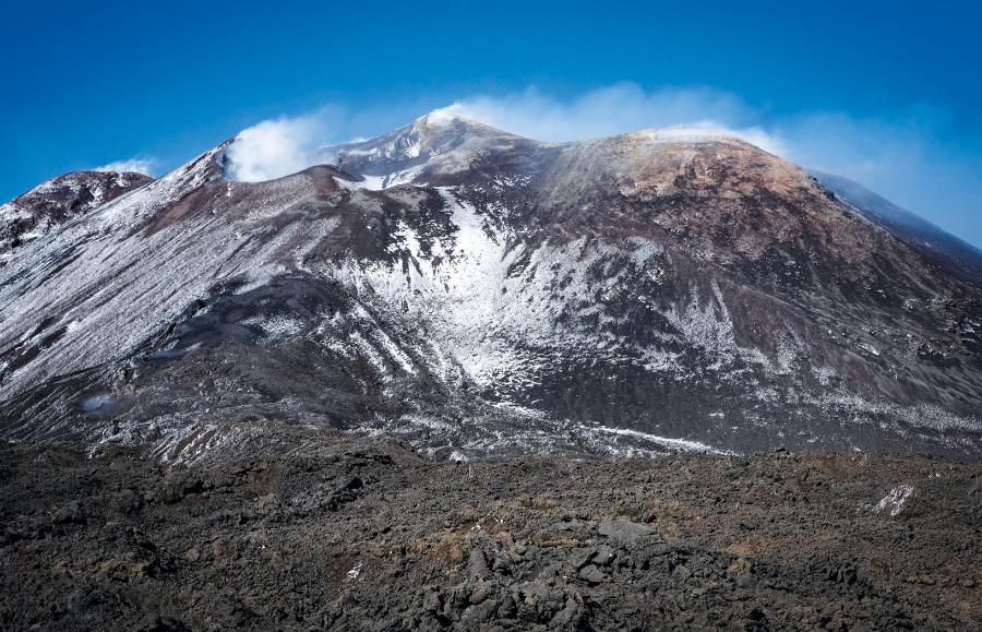 Etna – czynny stratowulkan we Włoszech, na wschodnim wybrzeżu Sycylii. Najwyższy i największy w Europie stożek wulkaniczny (obecnie 3357 m.n.p.m.), jeden z najaktywniejszych wulkanów na świecie.