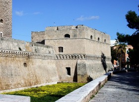 Zamek w Bari, miejsce zgonu Bony.