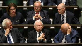 Jarosław Kaczyński stworzył system podobny do nomenklatury z czasów PRL, gdy o obsadzie stanowisk nie decydowały kompetencje, ale partyjna przynależność i lojalność wobec władzy.