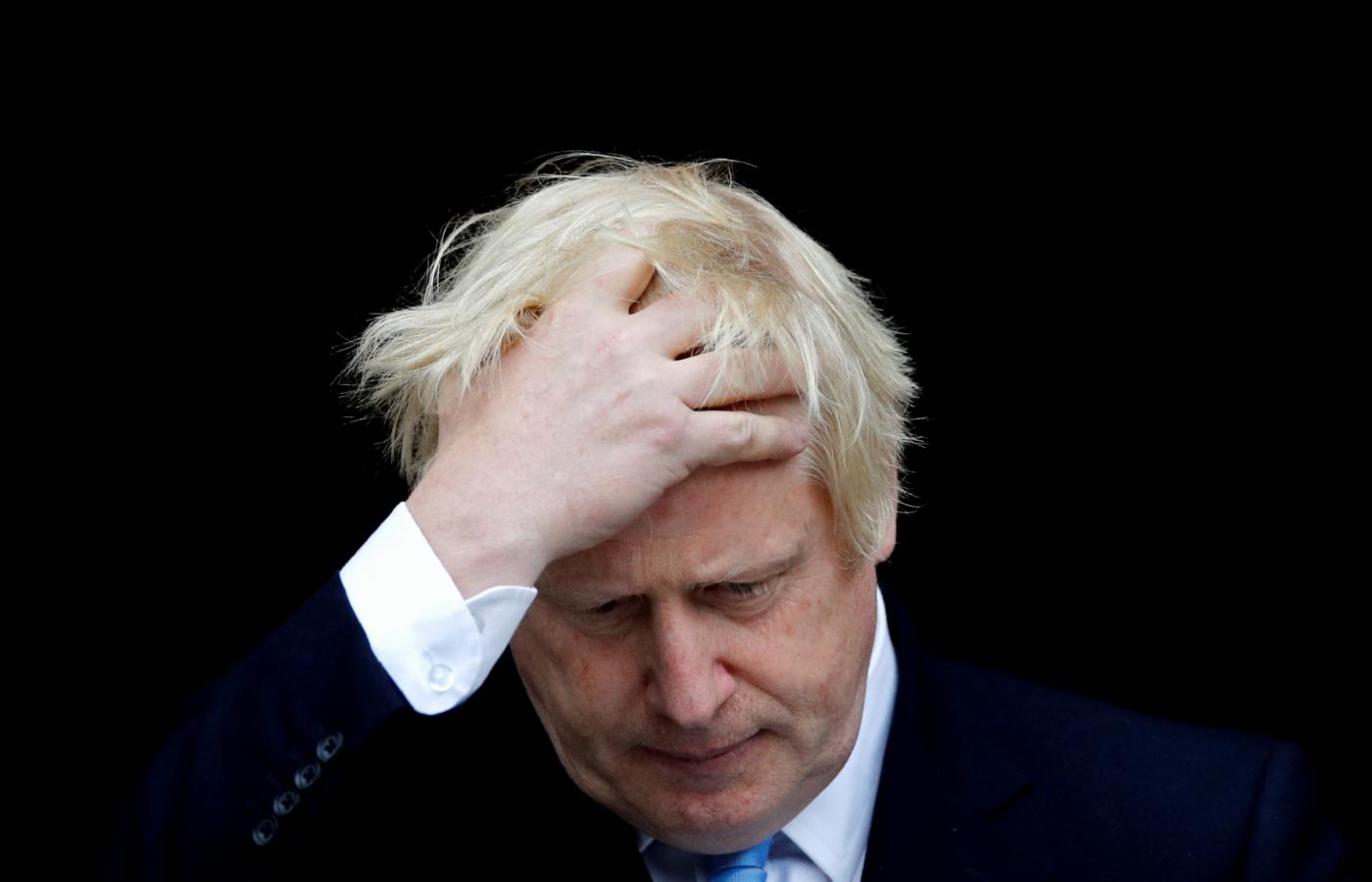 Premier Boris Johnson ma ostatnio wiele powodów do bólu głowy.