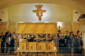 Ciało ojca Pio - mimo upływu lat - jest świetnie zachowane