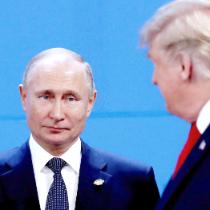 Władimir Putin i Donald Trump podczas szczytu G20 w Buenos Aires w 2018 r.