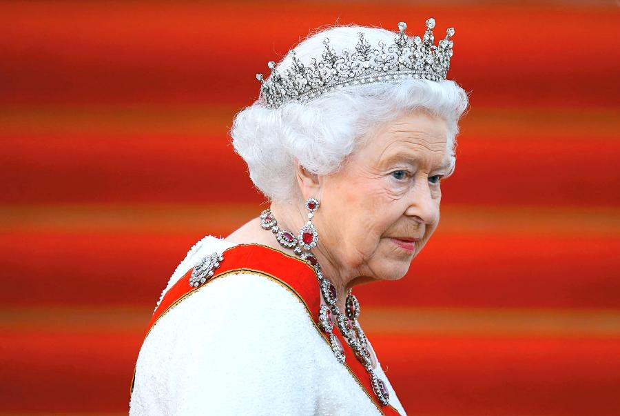 Elżbieta II była wierna obowiązkom wierności, klasy i stylu prawdziwej arystokracji, wymagającego opanowania emocji.