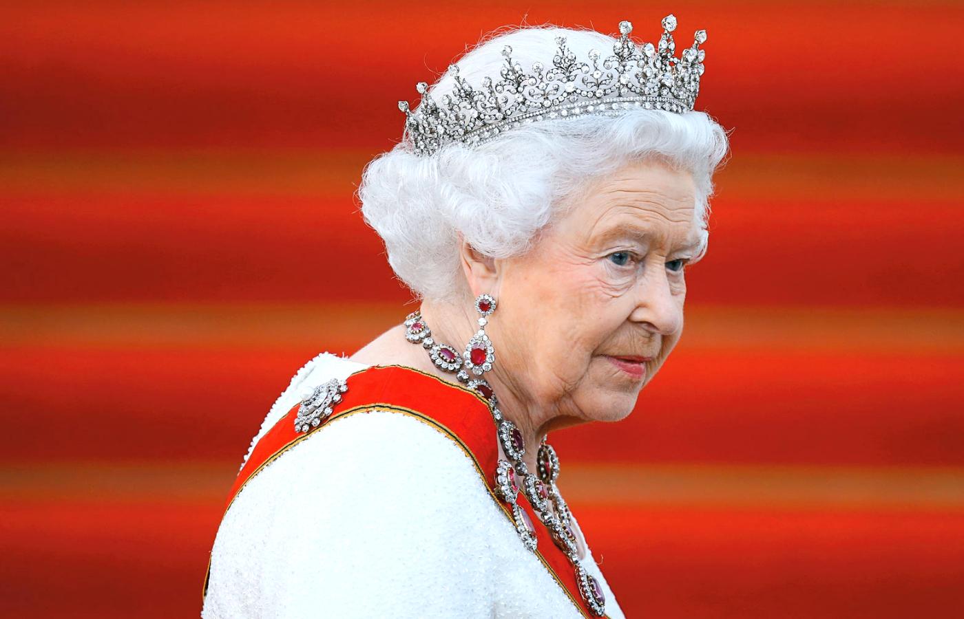 Elżbieta II była wierna obowiązkom wierności, klasy i stylu prawdziwej arystokracji, wymagającego opanowania emocji.