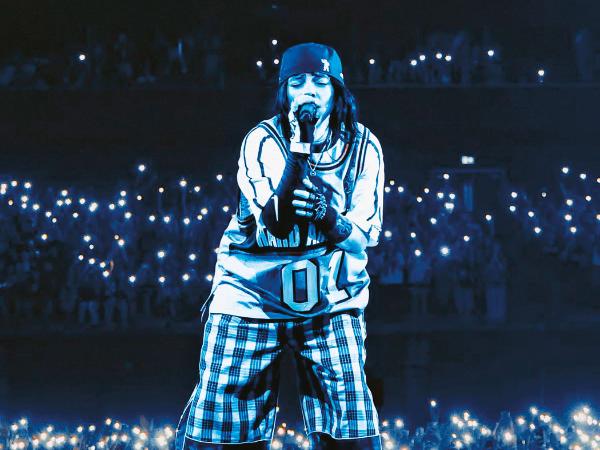 Billie Eilish podczas trasy koncertowej „Hit Me Hard and Soft”.