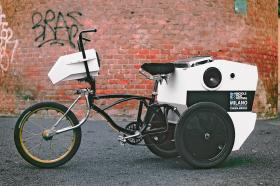 Luca Battiston, rower z systemem zagłuszającym hałas uliczny