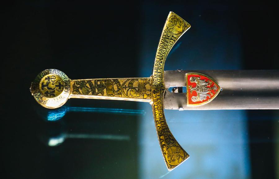 Szczerbiec, miecz koronacyjny polskich królów. Po raz pierwszy użył go Władysław Łokietek w 1320 r.