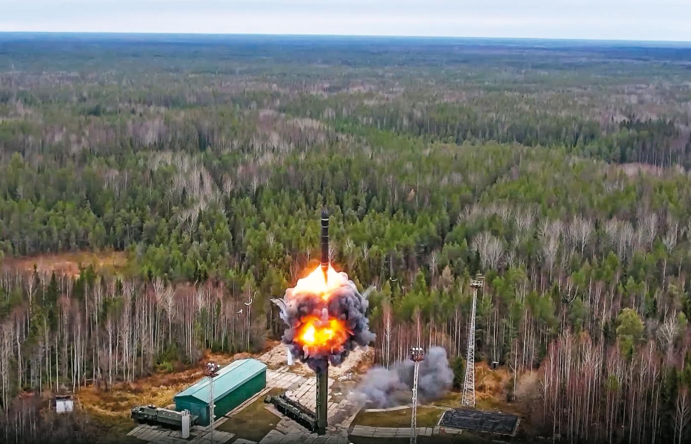 Międzykontynentalna rakieta balistyczna Jars
odpalona z kosmodromu w rosyjskim Plesiecku.