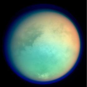 Tytan, największy księżyc Saturna. Jedno z najbardziej niezwykłych ciał w Układzie Słonecznym. Zdjęcie z sondy Cassini.