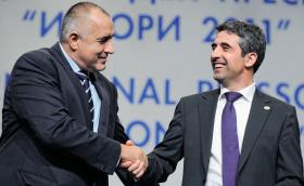 Ostry antyrosyjski ton nadaje prezydent Rosen Plewneliew (po prawej), premier Bojko Borisow waży słowa i lawiruje.