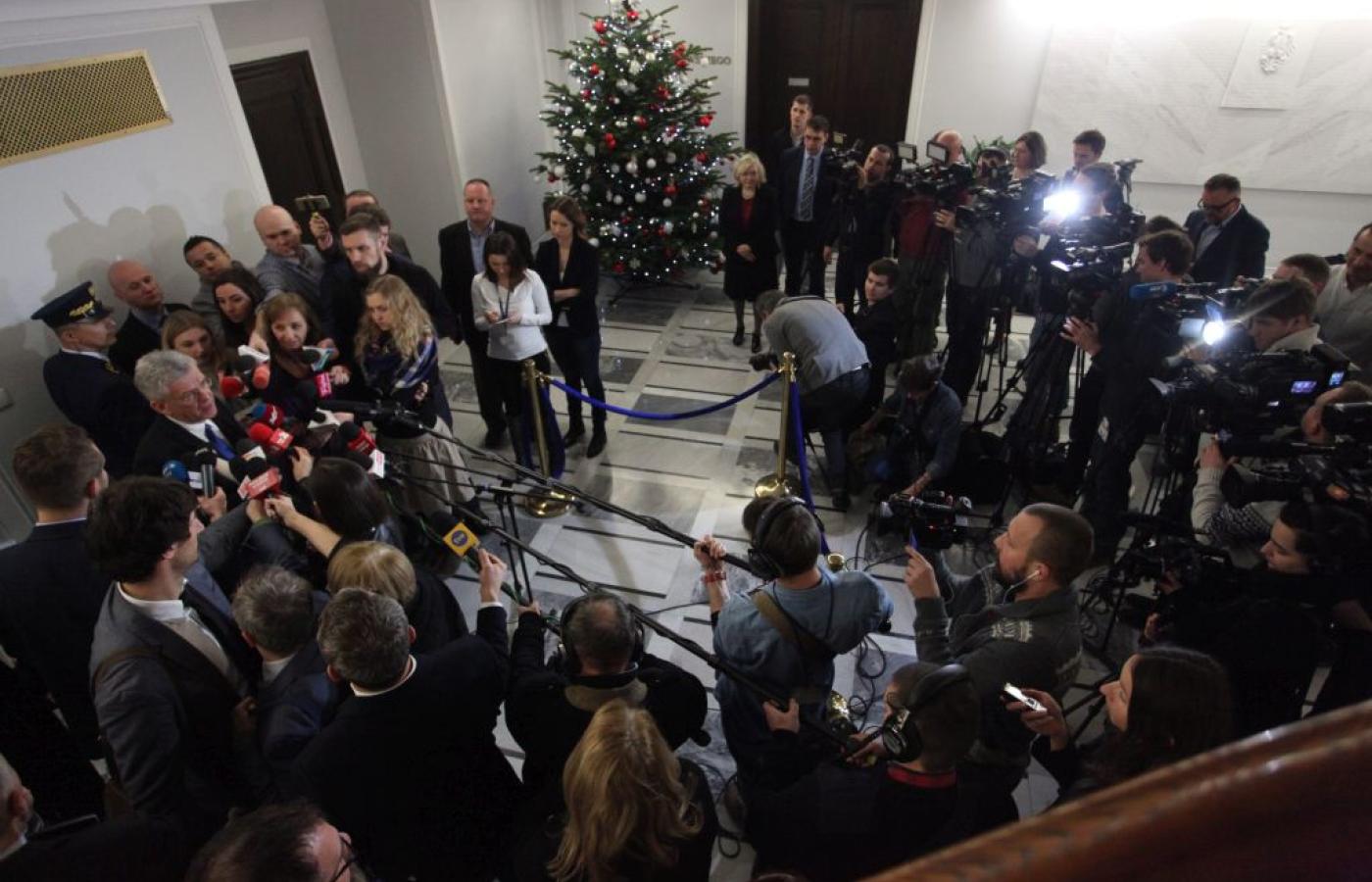W spotkaniu na zaproszenie marszałka wzięło udział ponad 30 dziennikarzy z różnych mediów i środowisk politycznych.