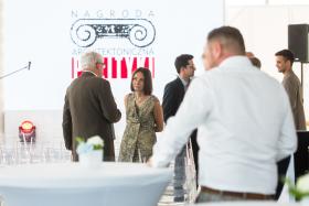 Katarzyna Kozyra, laureatka Paszportów POLITYKI z roku 1997, w rozmowie z red. Piotrem Sarzyńskim, członkiem kapituły Paszportów i pomysłodawcą Nagrody Architektonicznej POLITYKI.