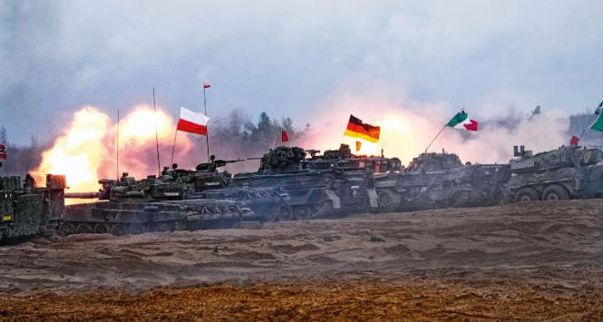 Ćwiczenia wojsk pancernych NATO Iron Spear na łotewskim poligonie w Ādaži, listopad 2022 r.