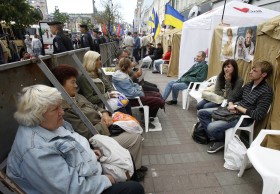 Zwolennicy Tymoszenko protestują w Kijowie przeciwko jej aresztowaniu.