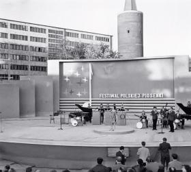 Opole - najpopularniejszy polski festiwal piosenki - wystartował w 1963 roku.