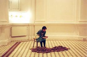 Ta gdańska artystka zasłynęła z akcji „Obieranie ziemniaków” (a było ich 50 kg) w Zachęcie w 2001 r.