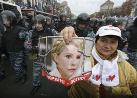 Nie tylko ludzie z Bloku Julii Tymoszenko nie wierzą w winę byłej premier Ukrainy.