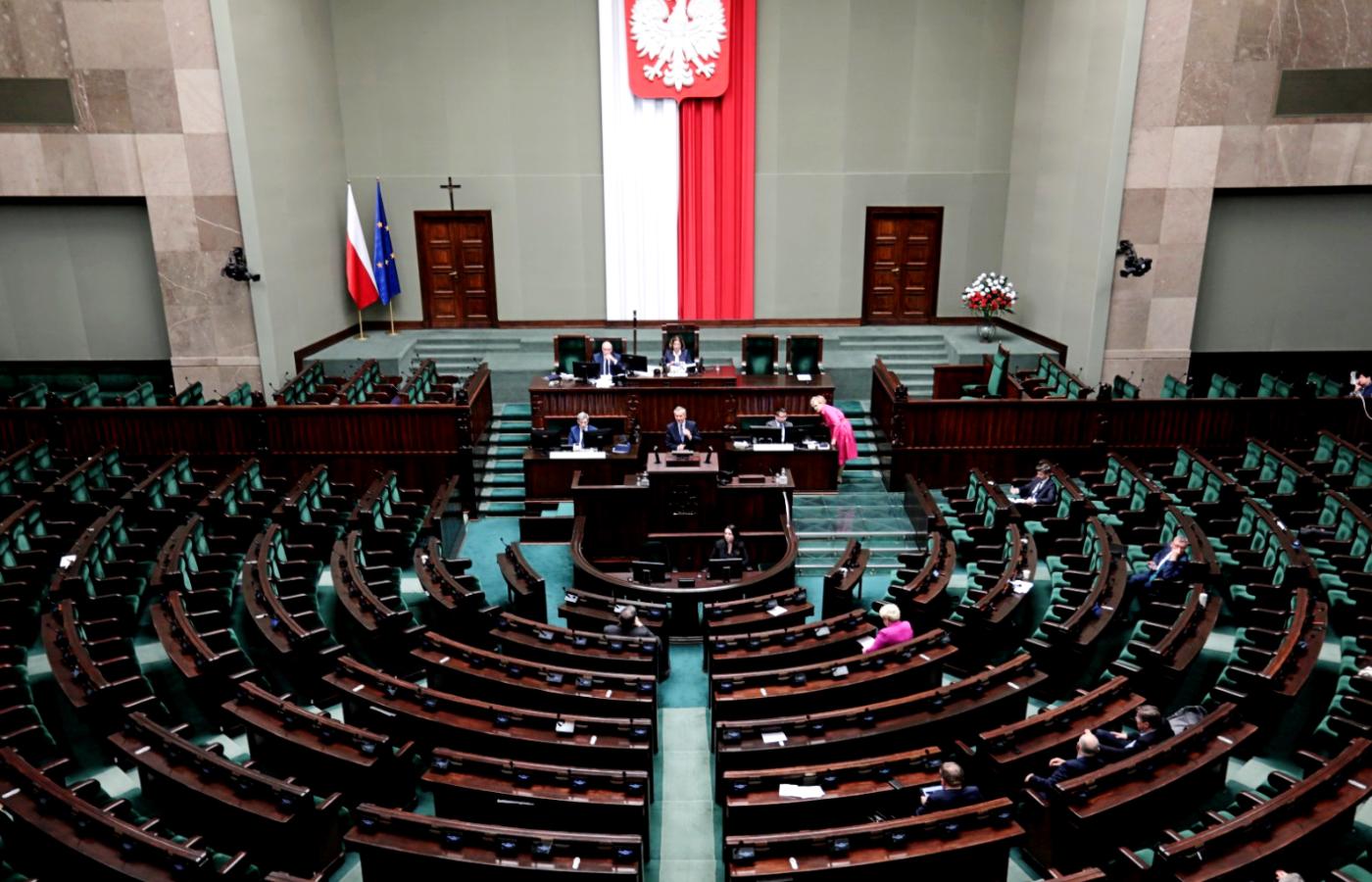 Podczas debaty o nowelizacji konstytucji Sejm świecił pustkami.