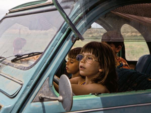 Kadr z nagrodzonego Złotym Niedźwiedziem „Alcarràs”.