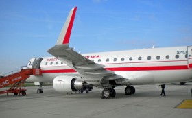 Podróżując między europejskimi stolicami prezydent korzystał z rządowego embraera 175...