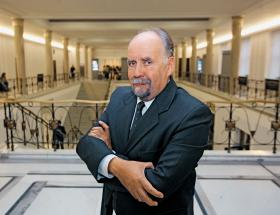 Turystykę oddać do resortu gospodarki, sport powszechny – do zdrowia, a sport zawodowy – do Polskiego Komitetu Olimpijskiego – postuluje niestrudzony orędownik uproszczenia struktury, senator PO Andrzej Person.