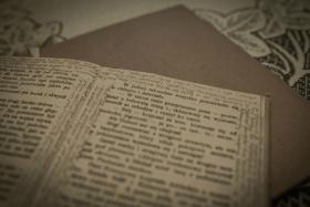 Podczas ucieczki ze Stawiska w pierwszych dniach wojny dramatyczne obrazy zapisywał na jedynym dostępnym kawałku papieru – książce zabranej w pośpiechu przez jedną z córek.