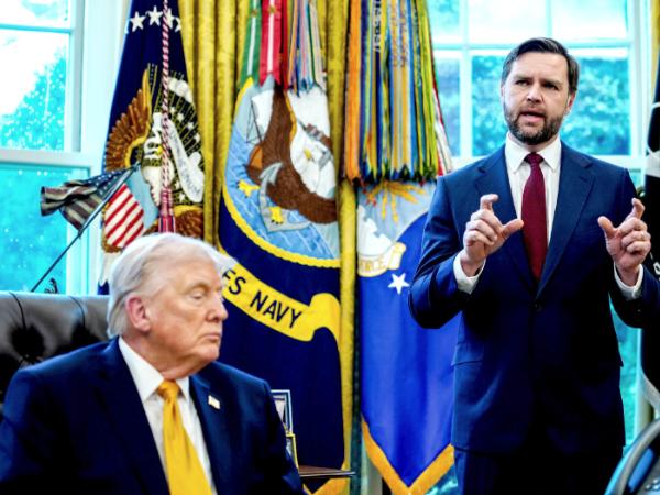 Prezydent Donald Trump i wiceprezydent J.D.Vance w Gabinecie Owalnym, 16 marca 2026 r.