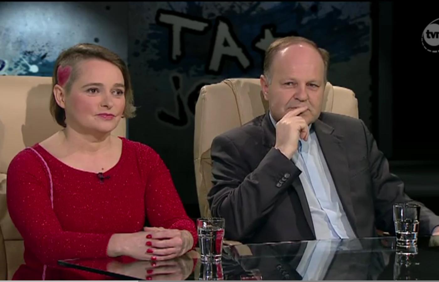 W TVN24 Anka Zawadzka z różowym serduszkiem wymalowanym na wygolonej skórze włosów nie dała dojść do głosu Andrzejowi Morozowskiemu.