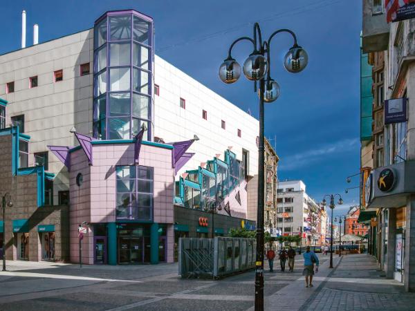 Budynek Solpolu we Wrocławiu z 1993 r., projektu Wojciecha Jarząbka.