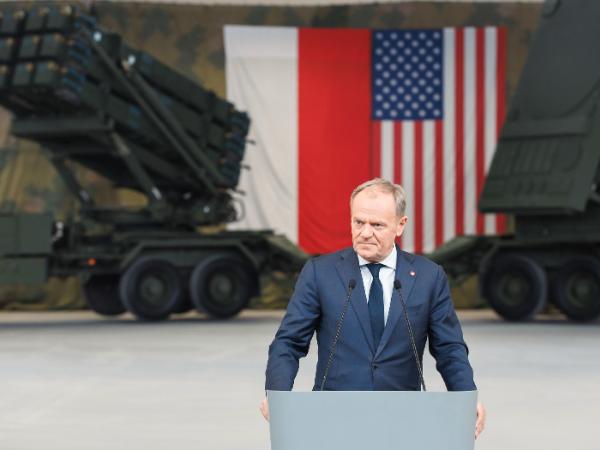 Donald Tusk w Sochaczewie, gdzie została podpisana umowa w ramach drugiej fazy programu Wisła, 31 marca 2025 r.