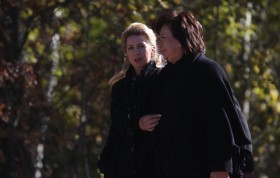 Smoleńsk, 10 października 2010 r. Swietłana Miedwiediewa i Anna Komorowska podczas uroczystości na lotnisku smoleńskim.